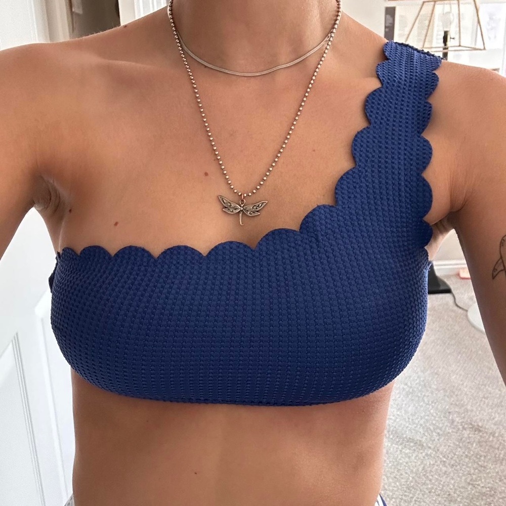 Scallpped navy blue bikini top